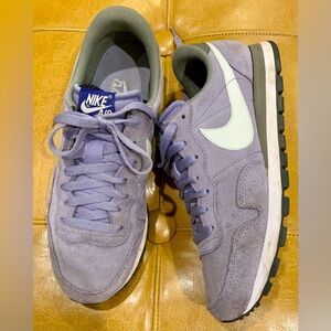 Nike Air Lavender suede size 9